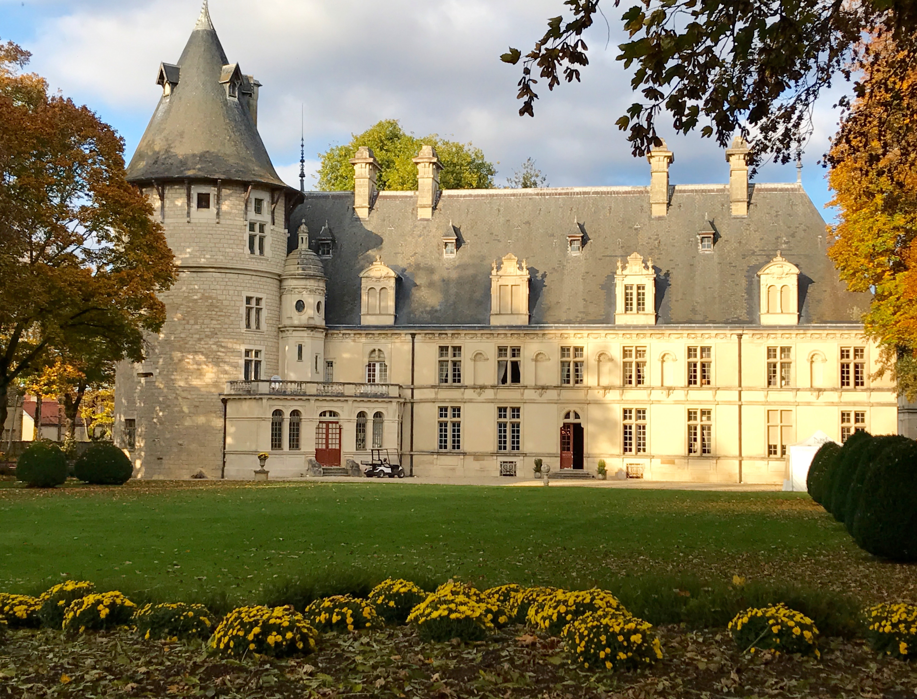 Château de Montigny-sur-Aube dates back to the 12th century.