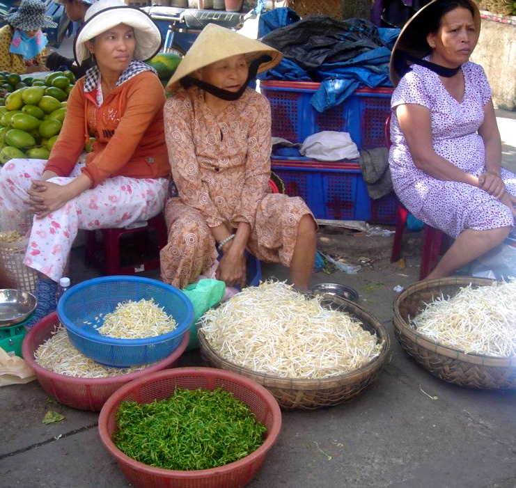 Markets and vendors at Hoi An. Photo by Cristina Mora.