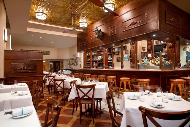 Lüke Restaurant offers classic New Orleans dishes throughout the day. Photo courtesy of Hilton New Orleans - St. Charles Avenue.