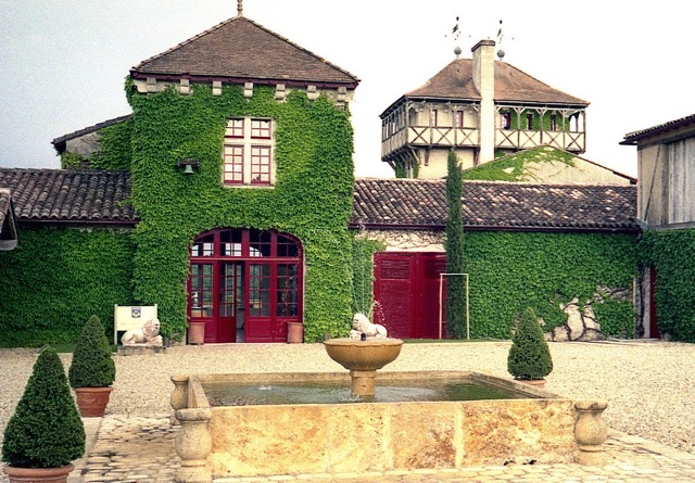 Beautiful ivied walls of Château Smith-Haut-Lafitte, home of the famous Sources de Caudalie. Photo from Wikipedia. 