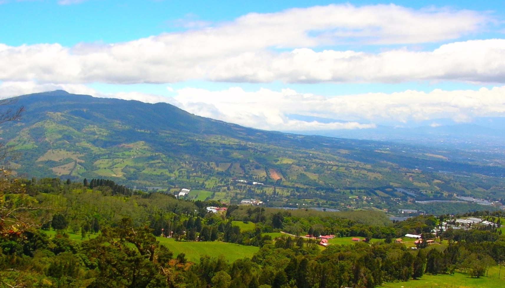 Views of the Naranjo Valley and its famous cofee plantations. Marla Norman